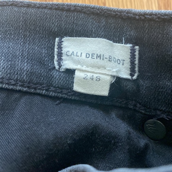 Madewell Cali Demi- Boot Jeans in Washed Black. Chewed hem edition. Size 24S. - Picture 12 of 16